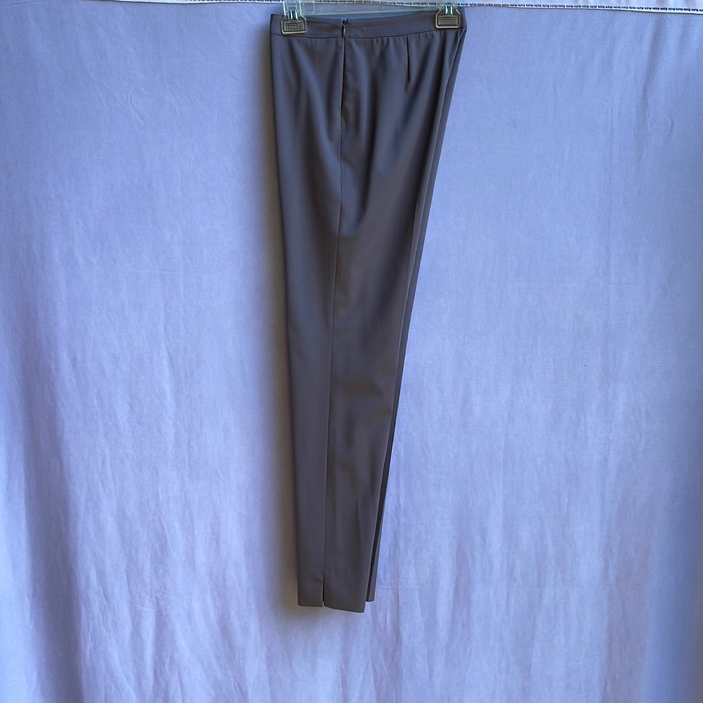 Lafayette women's trousers On the belt without loops Zipper on the side.
